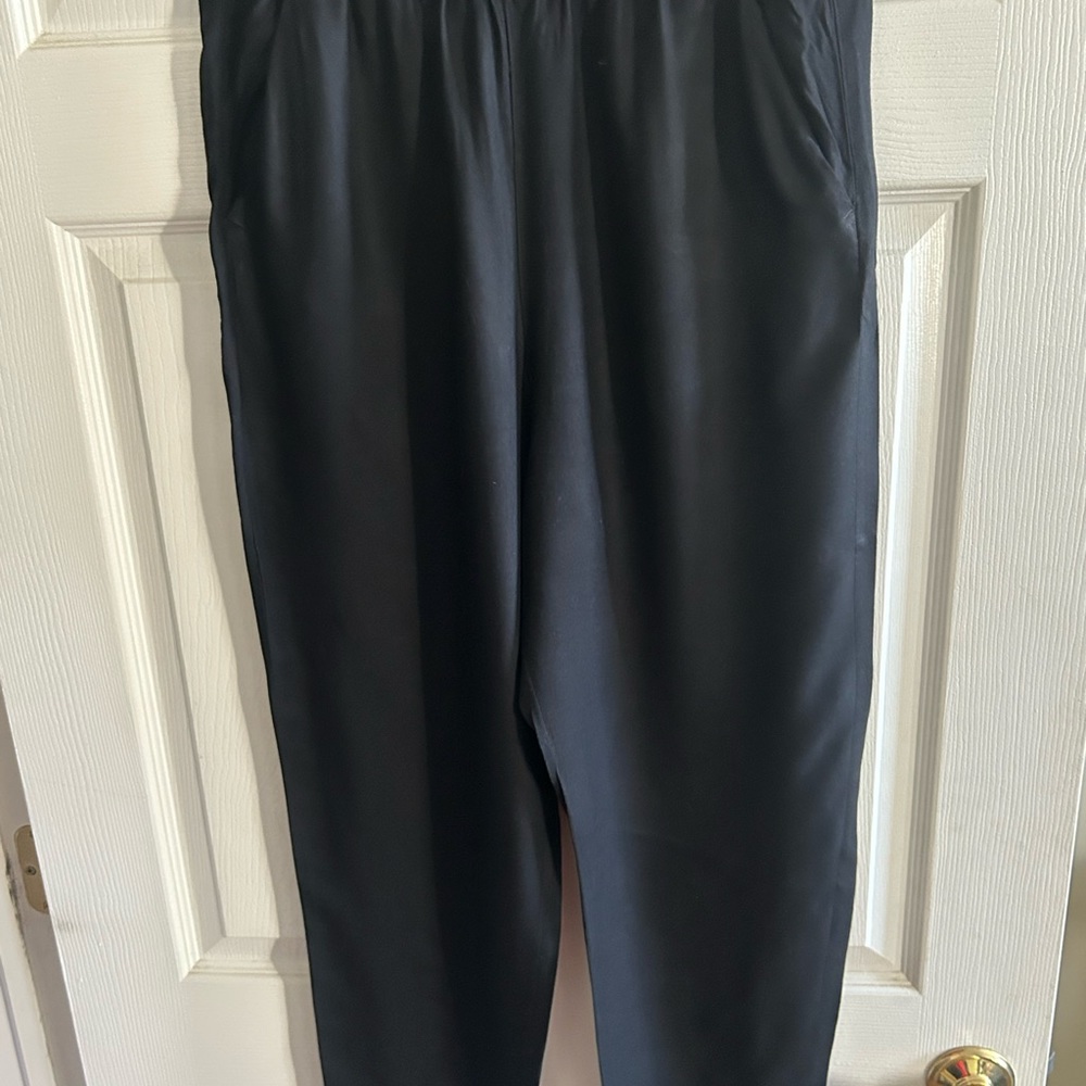 Women’s H&M size 10 paper bag waist black pants.